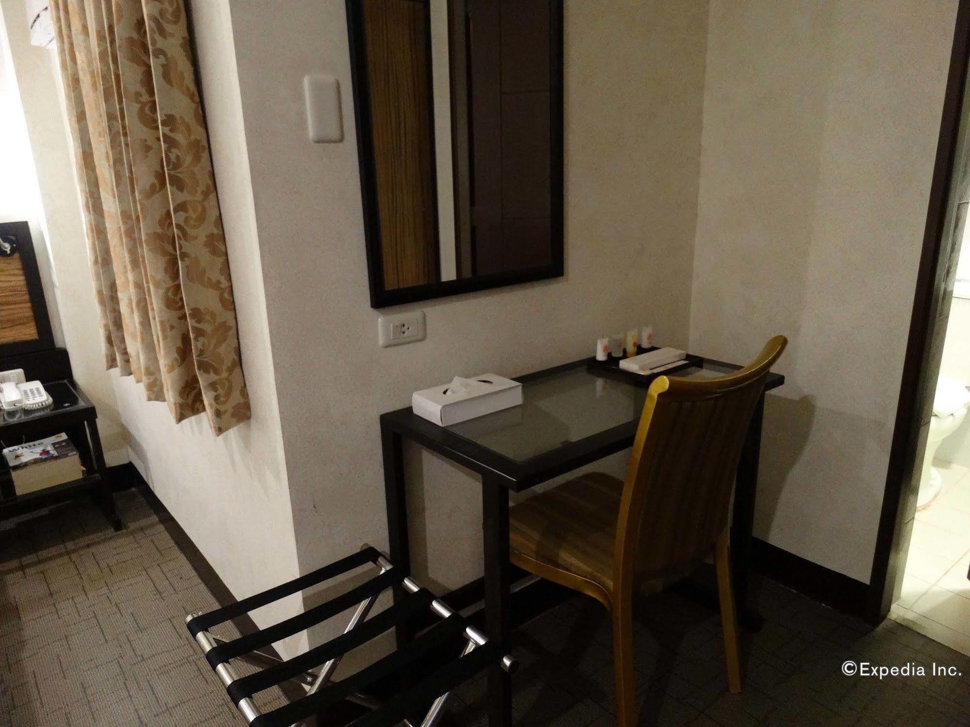 D Circle Hotel Manila Dış mekan fotoğraf